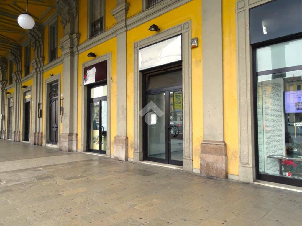 negozio in affitto ad Alessandria in zona Piazza Garibaldi