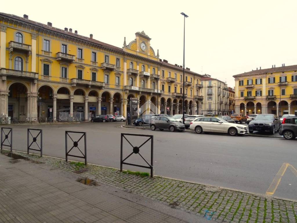 negozio in affitto ad Alessandria in zona Piazza Garibaldi
