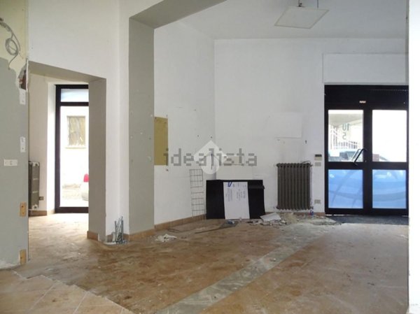 negozio in affitto ad Alessandria in zona Borgo Rovereto