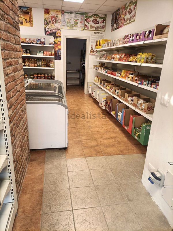 negozio in affitto ad Alessandria in zona Borgo Rovereto