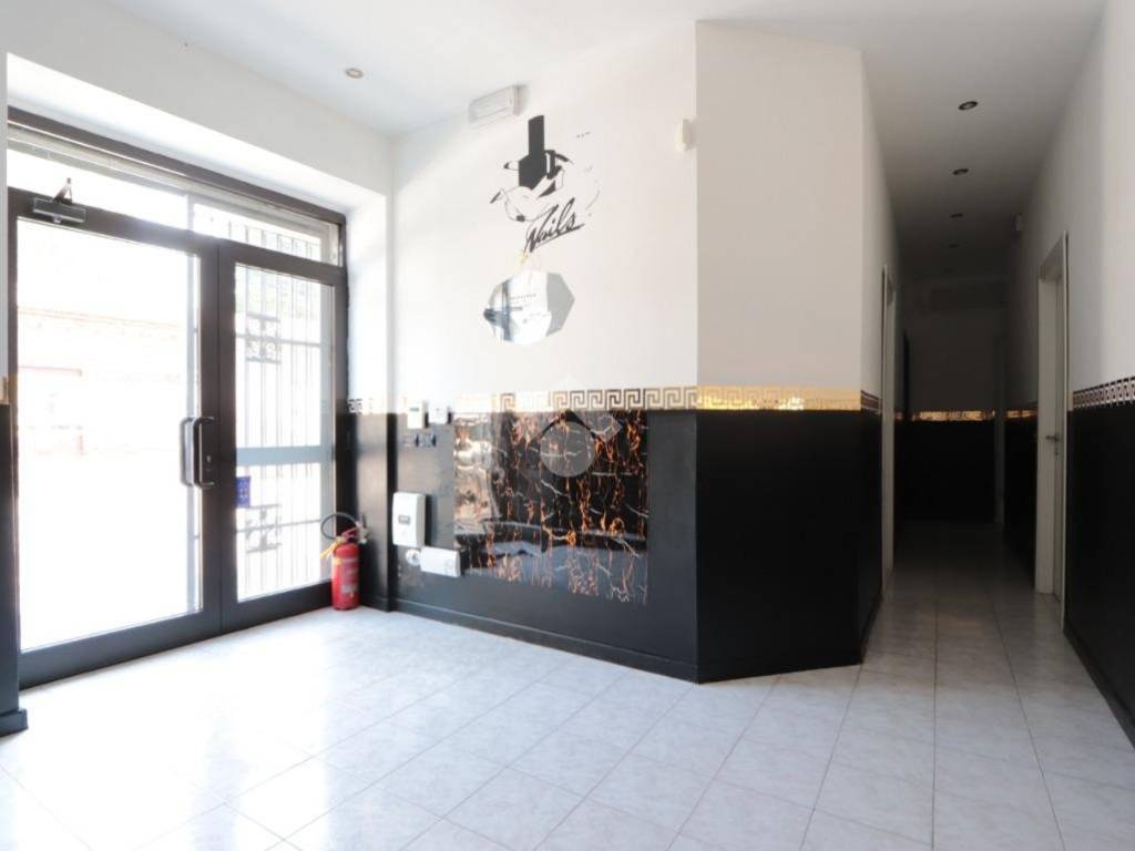 negozio in affitto ad Alessandria in zona Borgo Rovereto