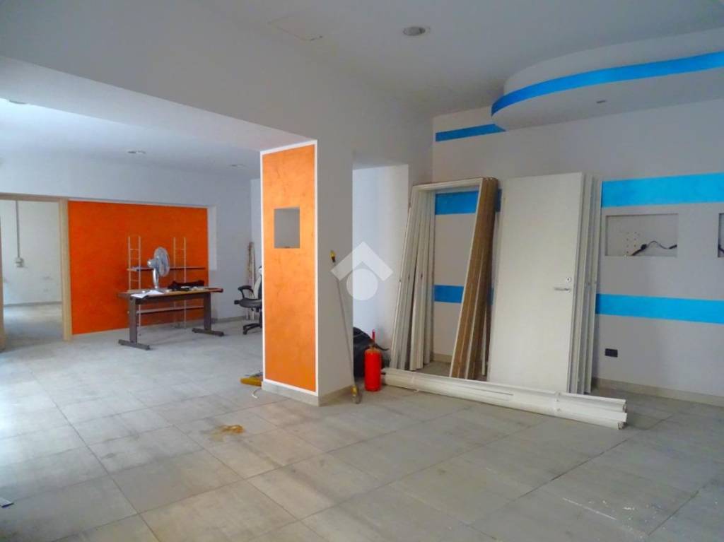 negozio in affitto ad Alessandria in zona Borgo Rovereto
