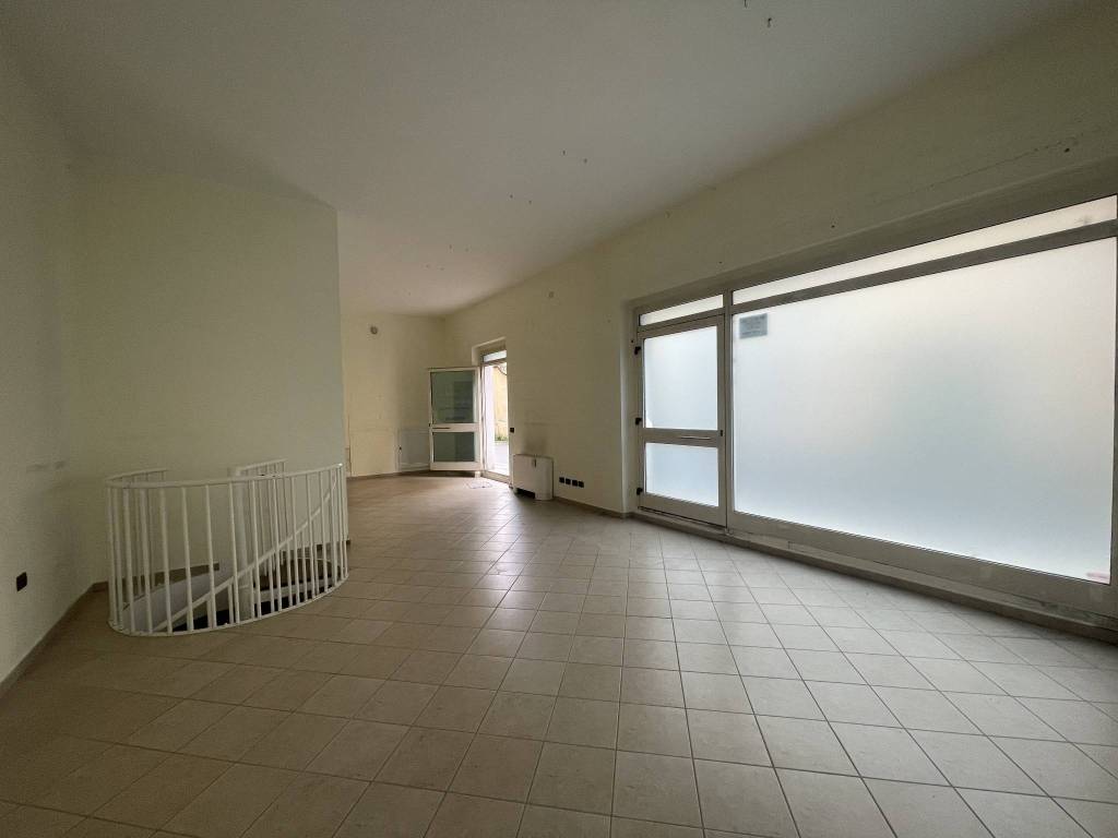 negozio in affitto ad Alessandria in zona Centro Città