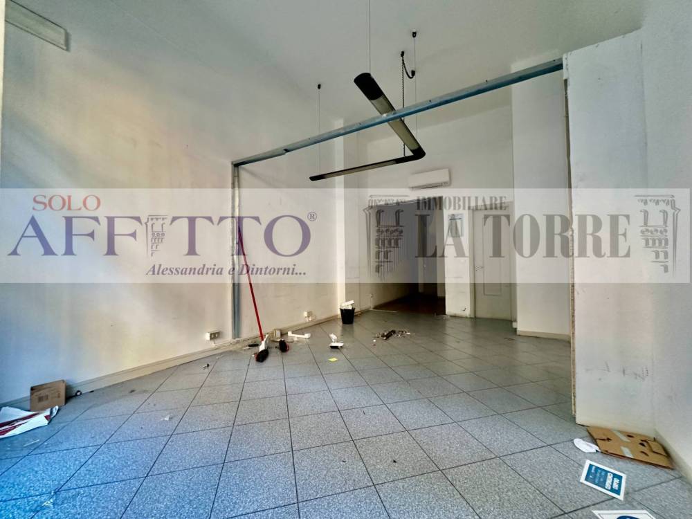 locale commerciale in affitto ad Alessandria in zona Piazza Garibaldi