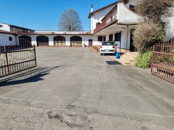 locale commerciale in affitto ad Alessandria in zona Borgo Cittadella