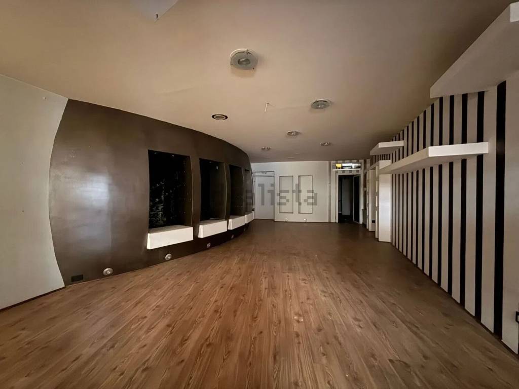 negozio in affitto ad Alessandria