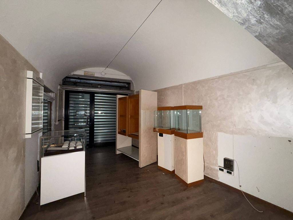 negozio in affitto ad Alessandria in zona Centro Città