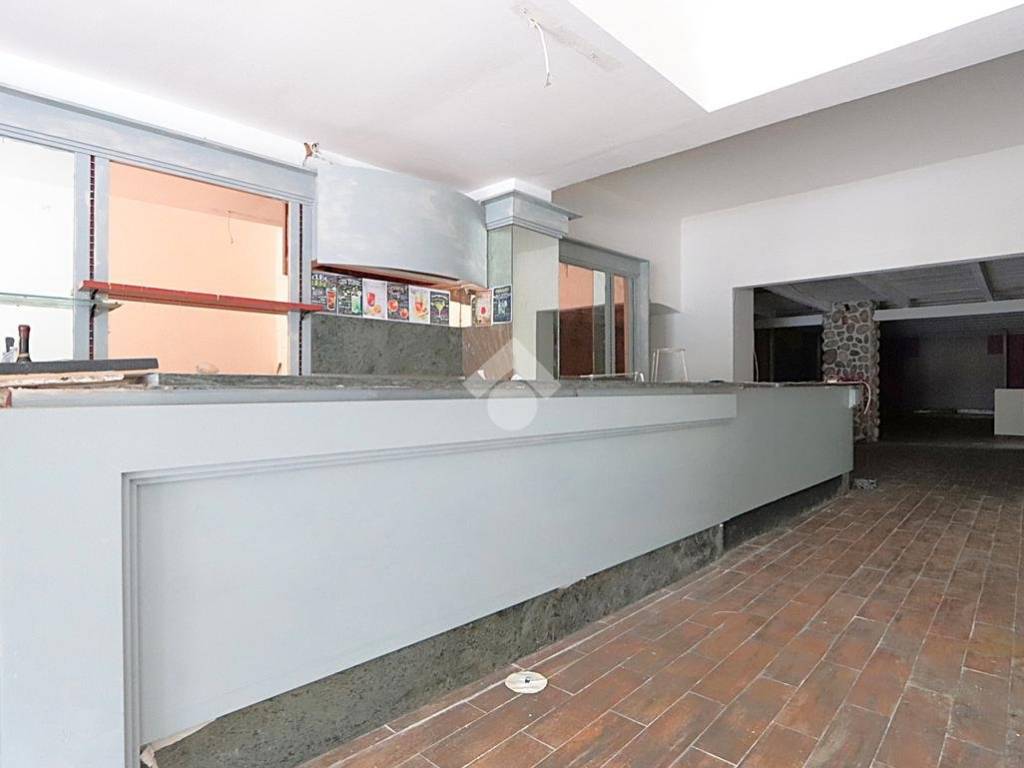 negozio in affitto ad Alessandria in zona Borgo Rovereto