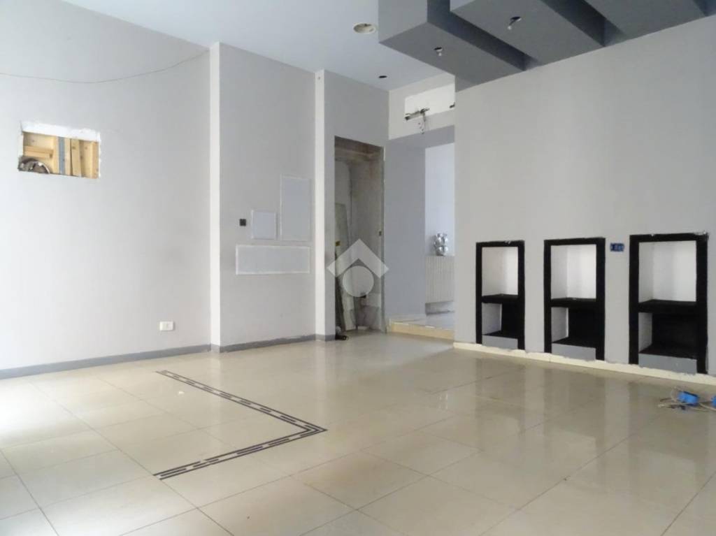 negozio in affitto ad Alessandria in zona Centro Città