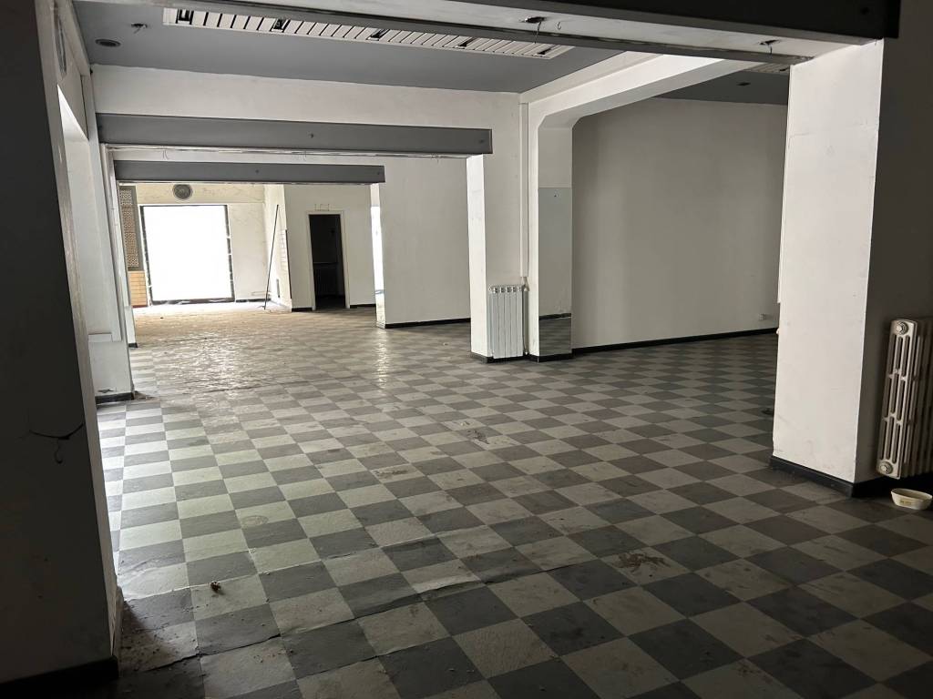 negozio in affitto ad Alessandria in zona Casalbagliano