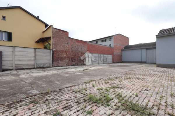 locale commerciale in affitto ad Alessandria in zona Orti