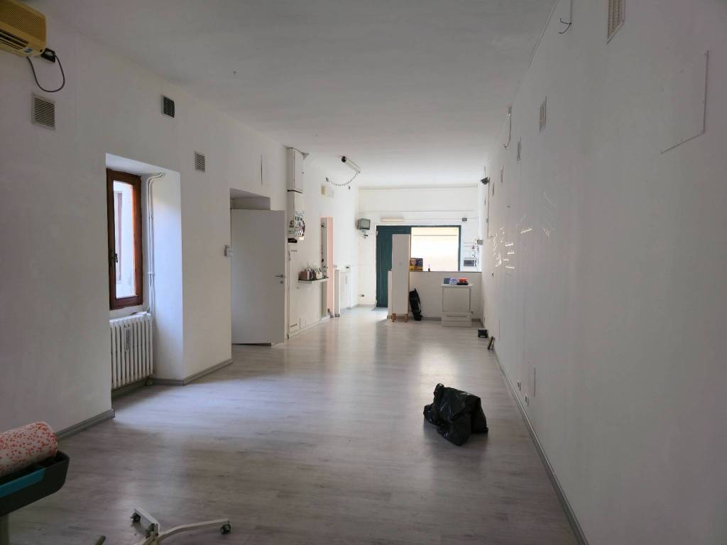 negozio in affitto ad Alessandria in zona Galimberti