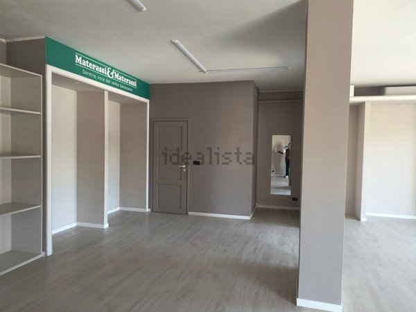 negozio in affitto ad Alessandria in zona Borgo Cittadella