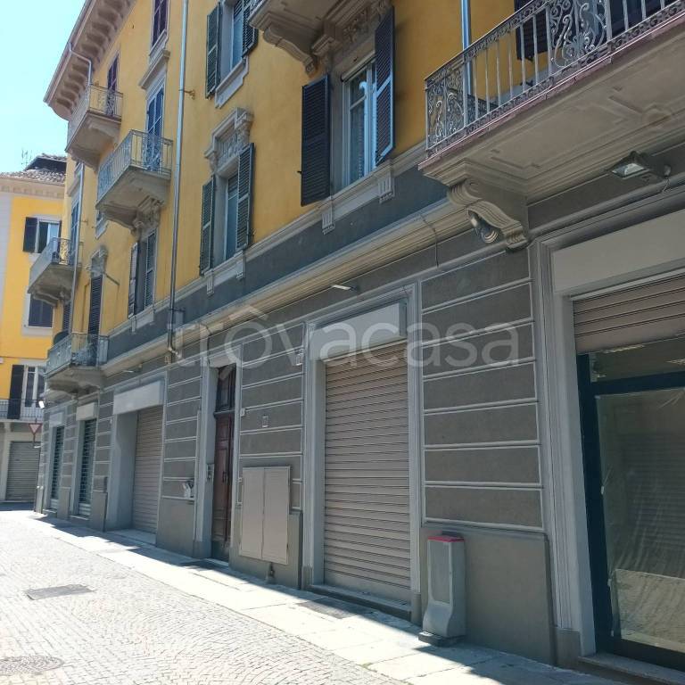 negozio in affitto ad Alessandria