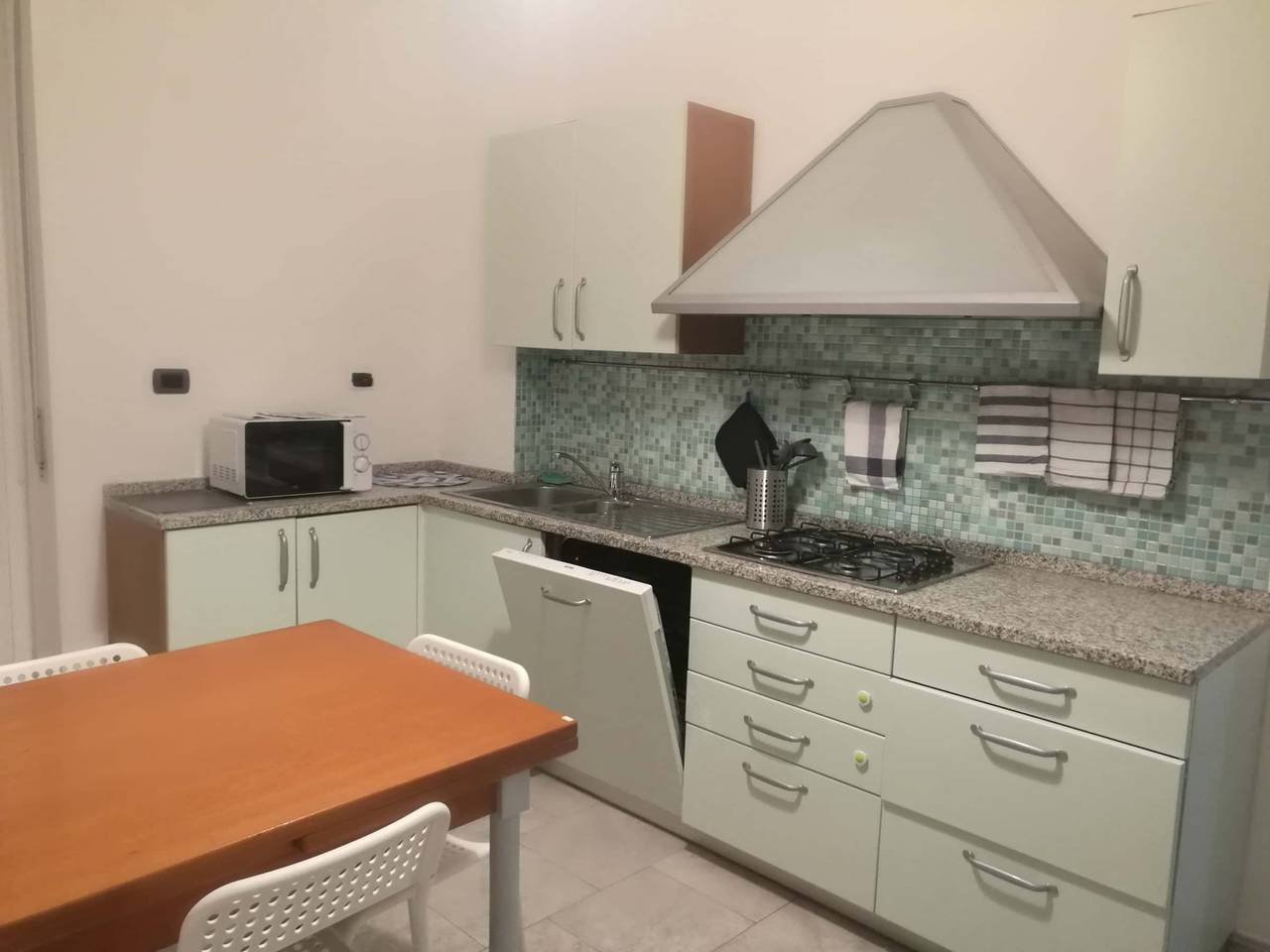 negozio in affitto ad Alessandria in zona Villaggio Europa