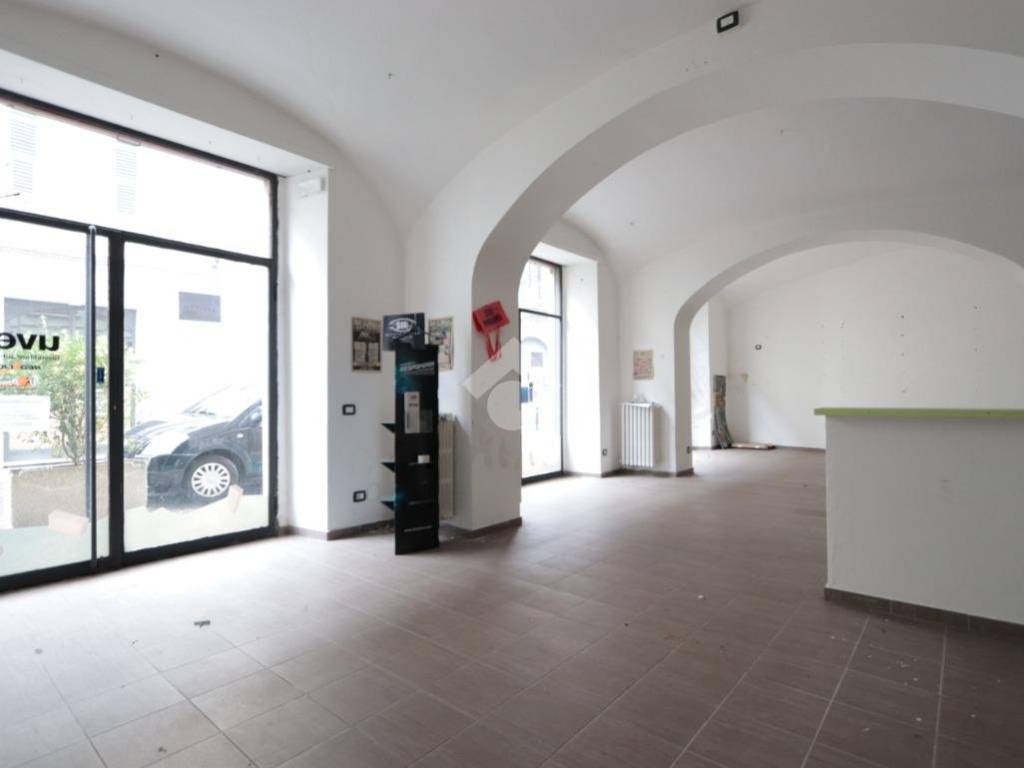 negozio in affitto ad Alessandria in zona Borgo Rovereto