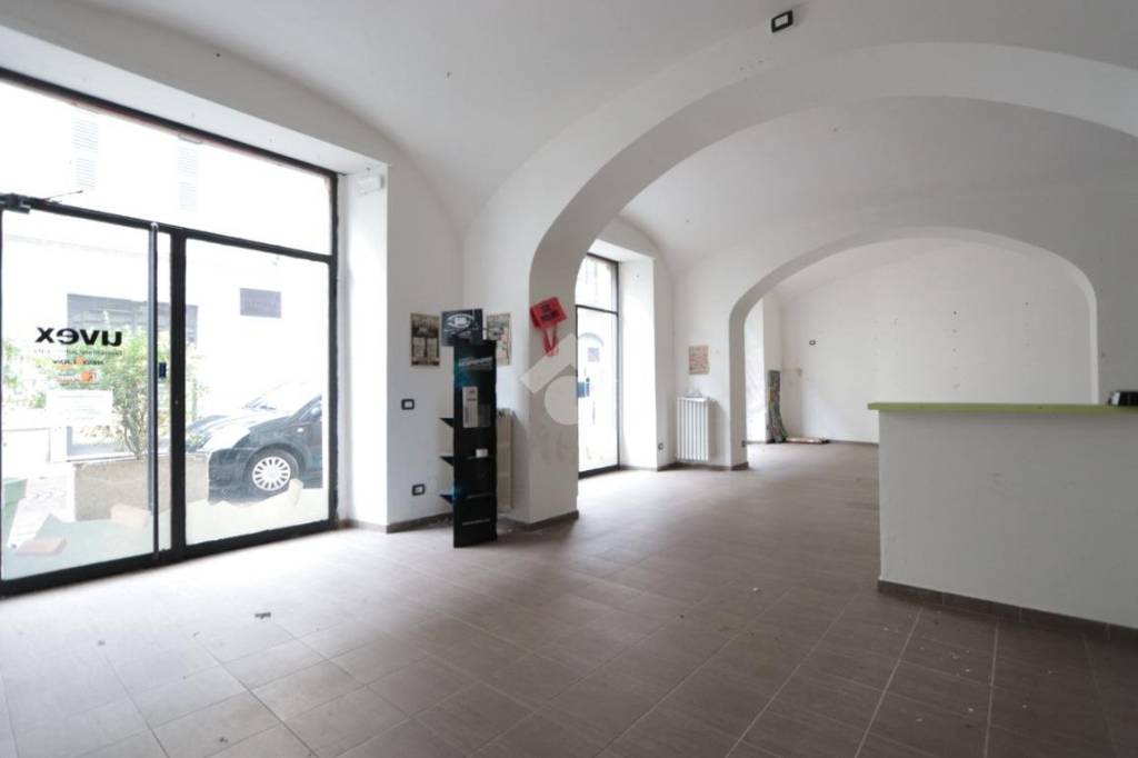 negozio in affitto ad Alessandria in zona Borgo Rovereto