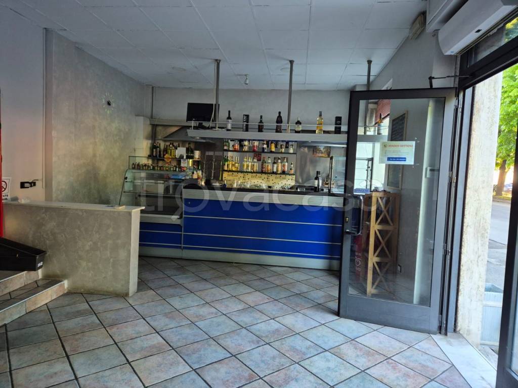 negozio in affitto ad Alessandria in zona Galimberti