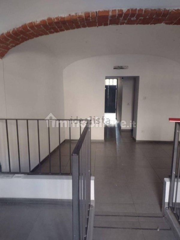 locale commerciale in affitto ad Alessandria in zona Lungafame