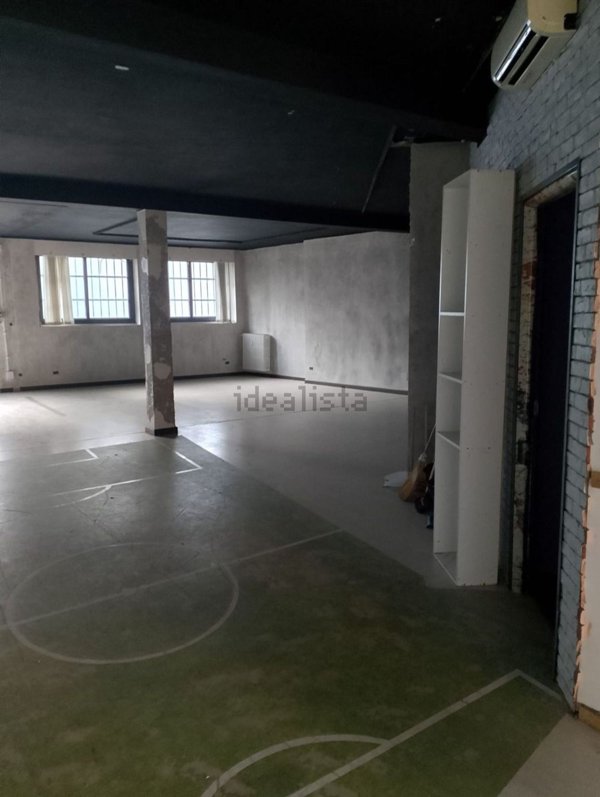 locale commerciale in affitto ad Alessandria in zona Borgo Rovereto