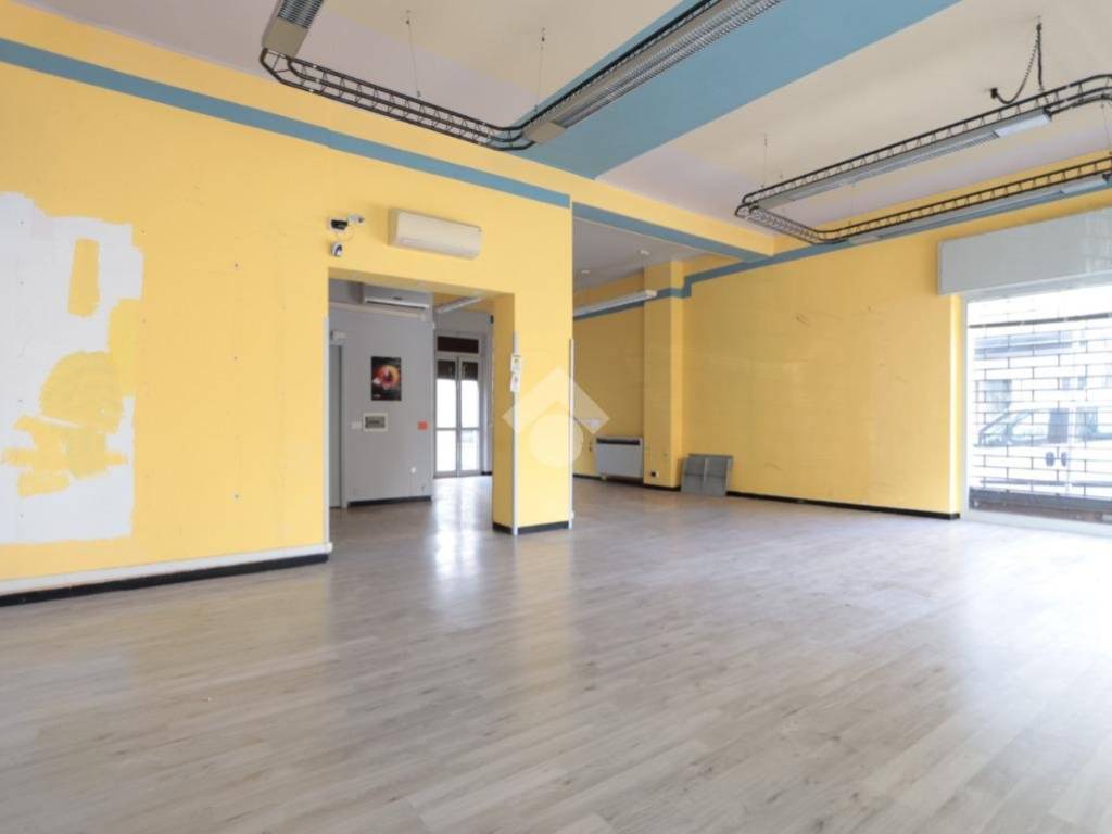 negozio in affitto ad Alessandria in zona Borgo Rovereto
