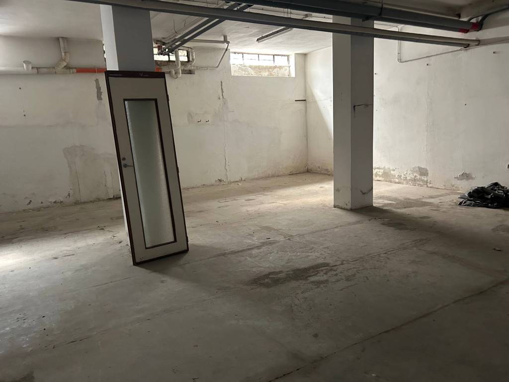 locale commerciale in affitto ad Alessandria in zona Borgo Rovereto