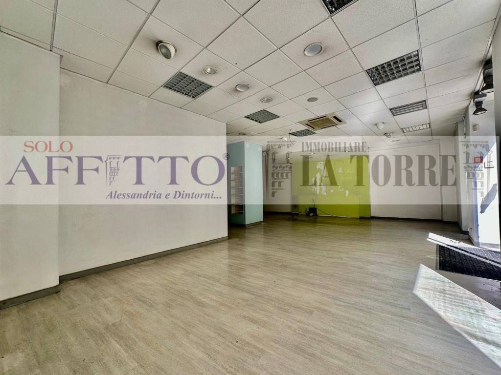negozio in affitto ad Alessandria in zona Piazza Garibaldi