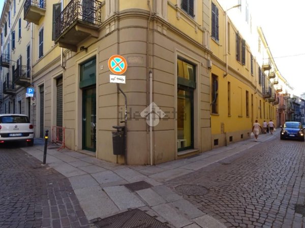 locale commerciale in affitto ad Alessandria in zona Borgo Rovereto