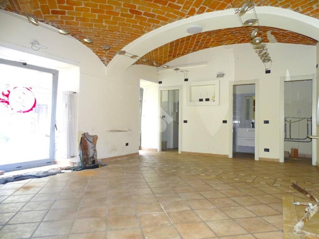 locale commerciale in affitto ad Alessandria