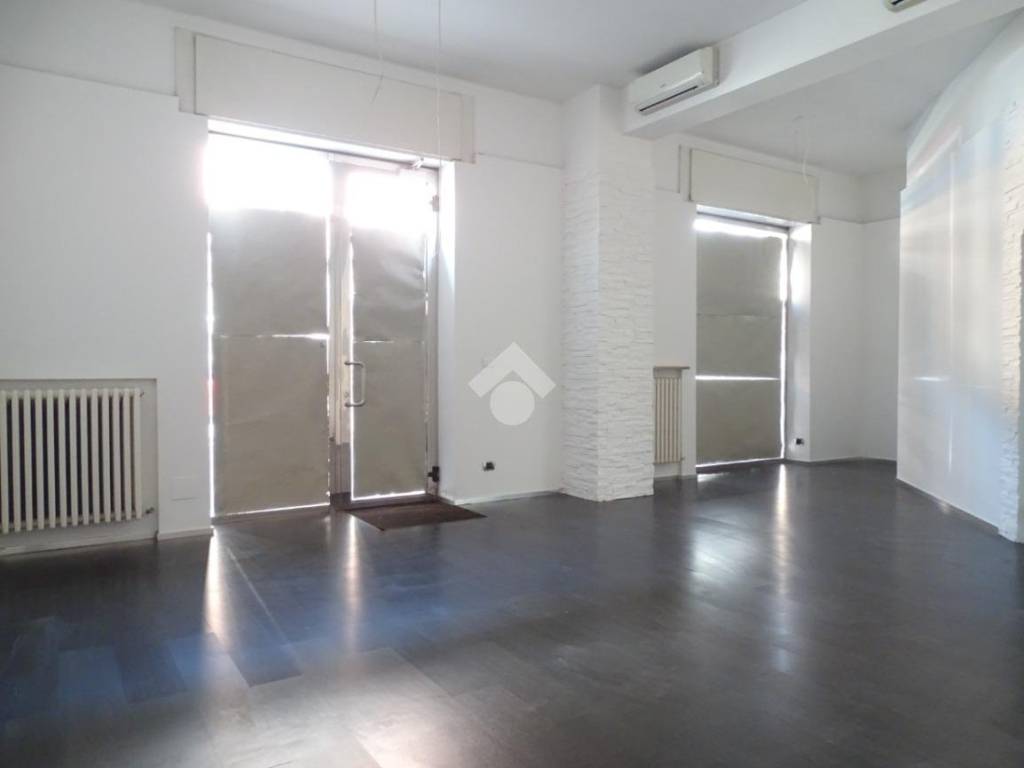 locale commerciale in affitto ad Alessandria in zona Il Cristo