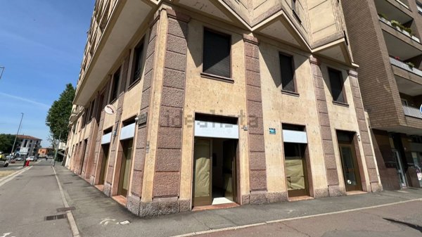negozio in affitto ad Alessandria in zona Borsalino