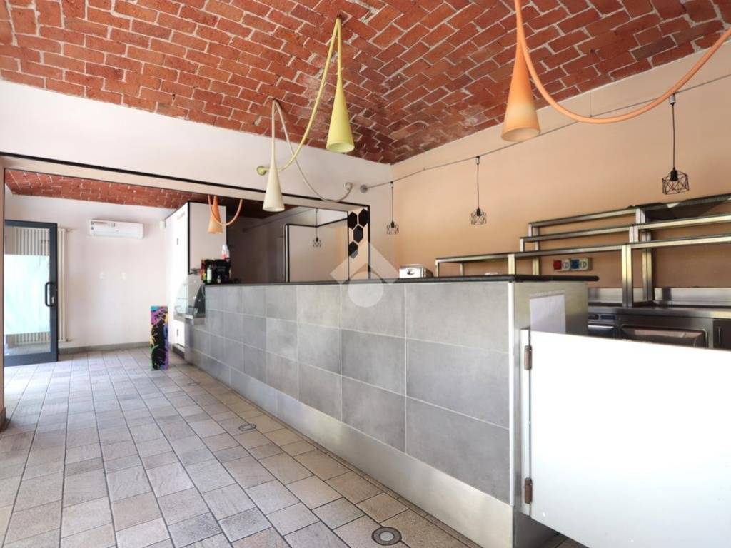 negozio in affitto ad Alessandria