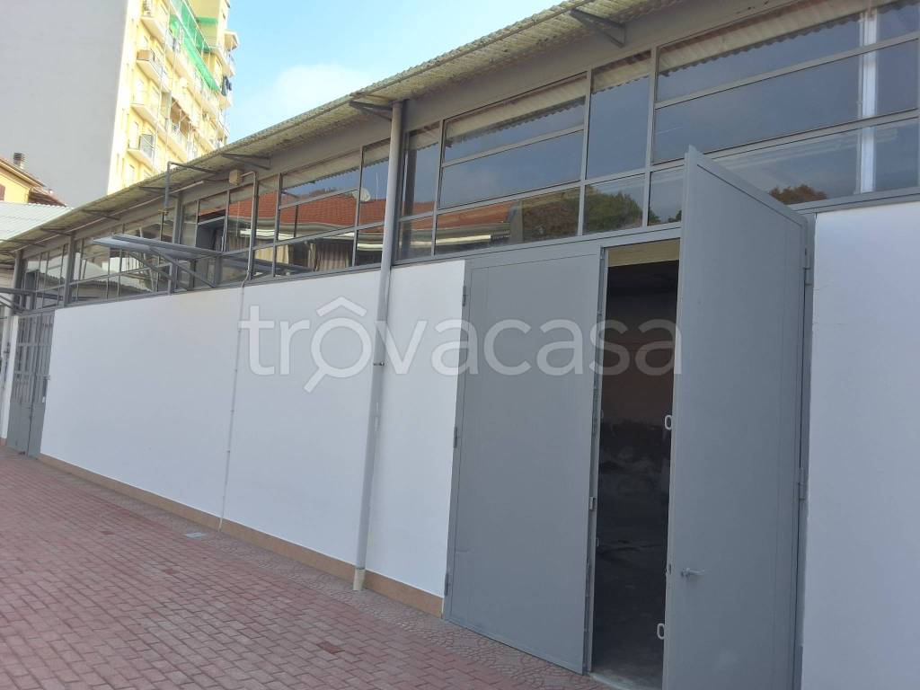 locale commerciale in affitto ad Alessandria in zona Il Cristo