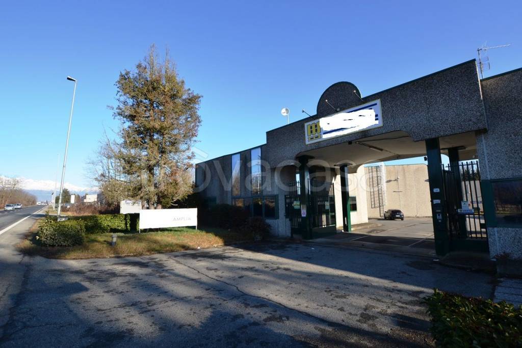 locale commerciale in affitto a Salussola