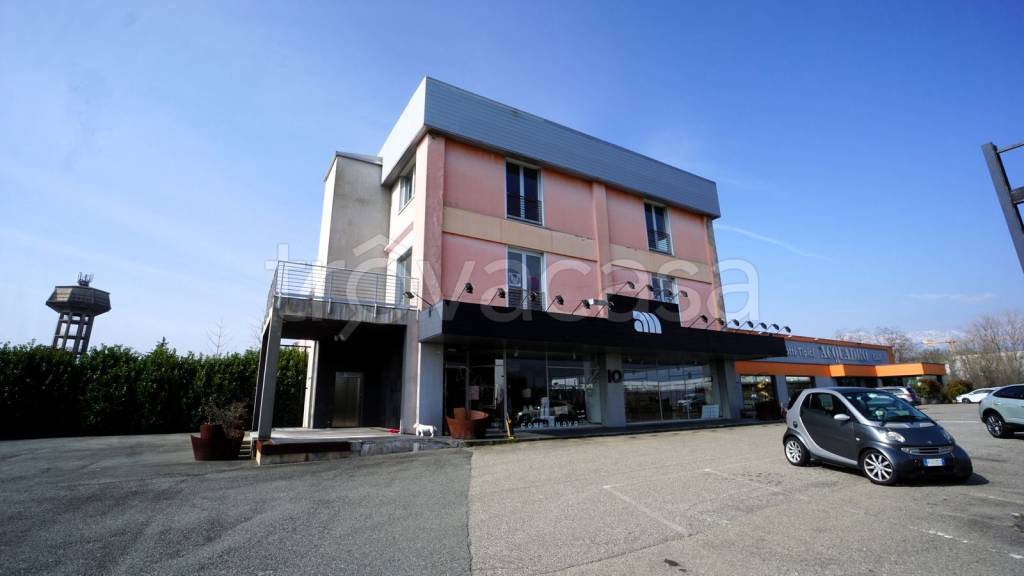 locale commerciale in affitto a Verrone
