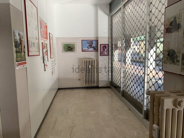 locale commerciale in affitto a Valdilana