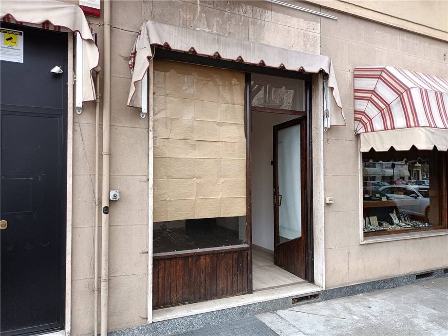 locale commerciale in affitto a Casale Monferrato