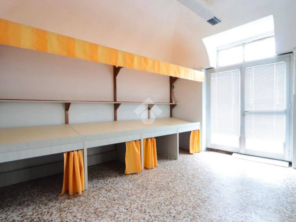 negozio in affitto a Cassine