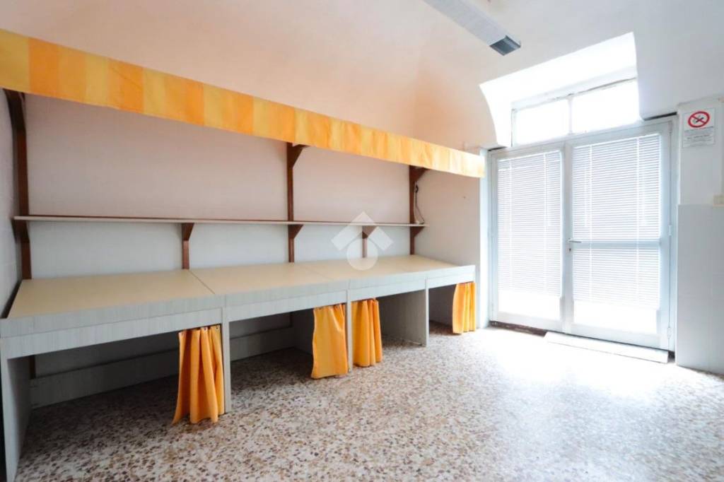 negozio in affitto a Cassine