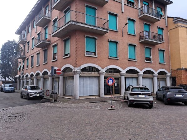 locale commerciale in affitto a Castellazzo Bormida