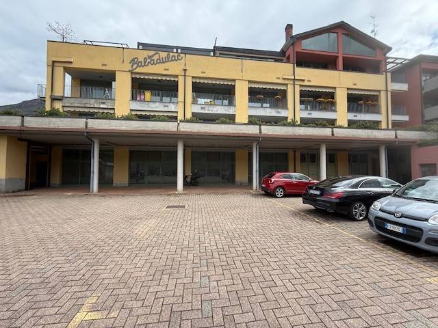 negozio in affitto ad Abbadia Lariana