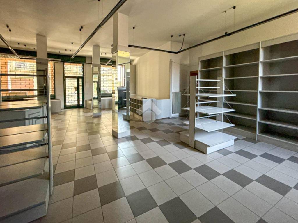 negozio in affitto a Barzago