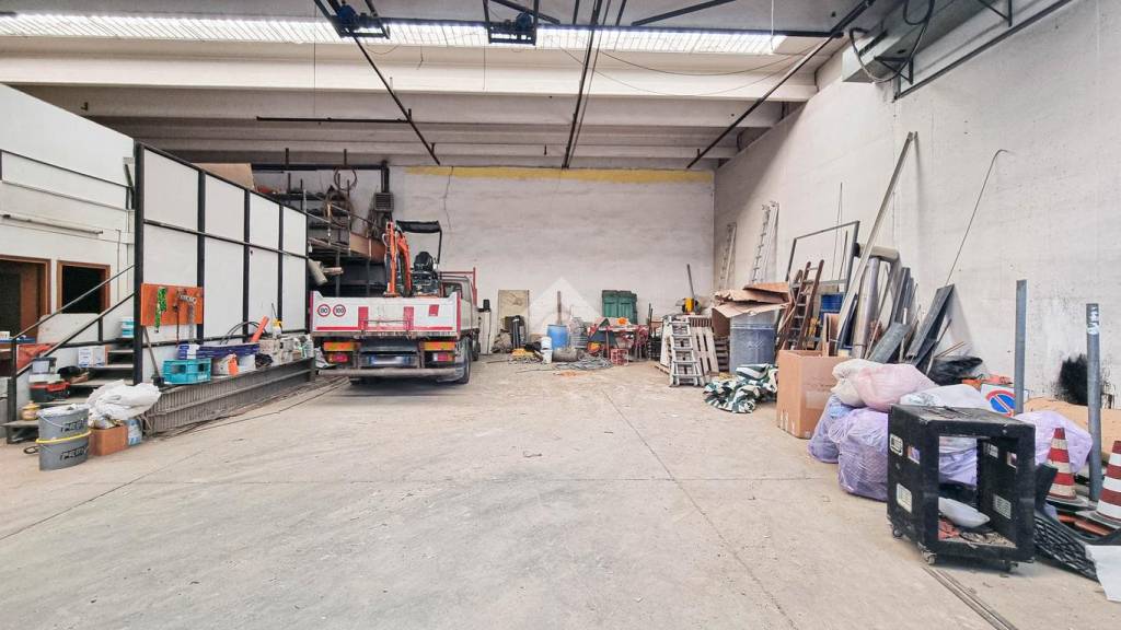 appartamento in affitto a Barzanò