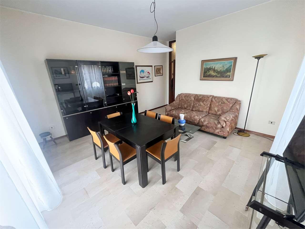 appartamento in affitto a Barzanò