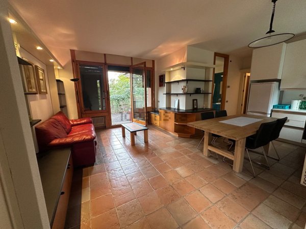 appartamento in affitto a Barzanò