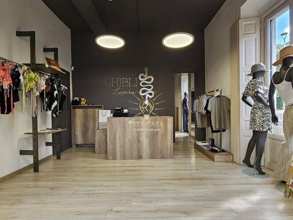 negozio in affitto a Barzanò