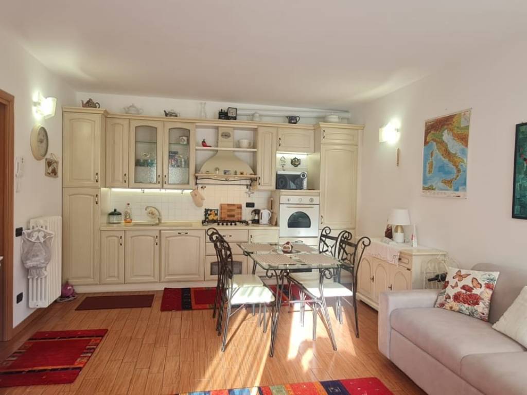 appartamento in affitto a Bellano in zona Bonzeno