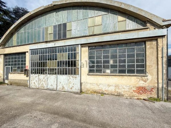 capannone in affitto a Bosisio Parini