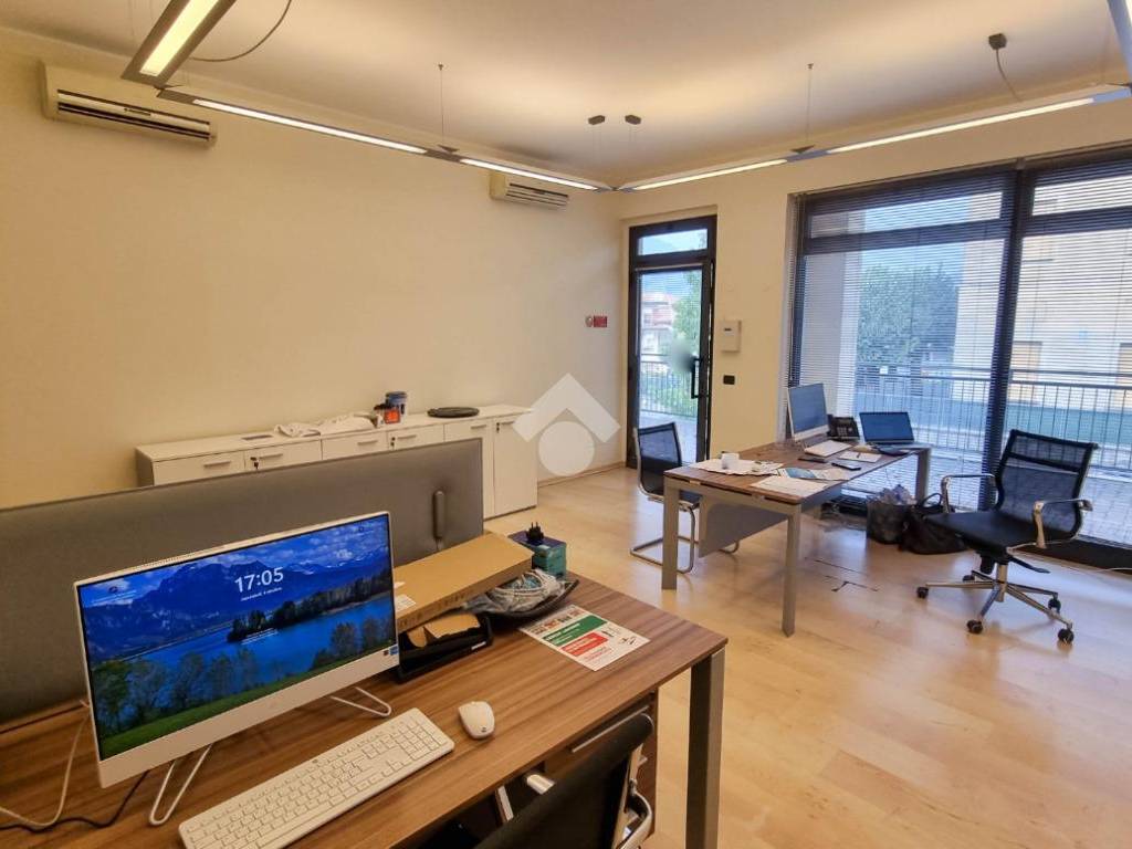 ufficio in affitto a Brivio
