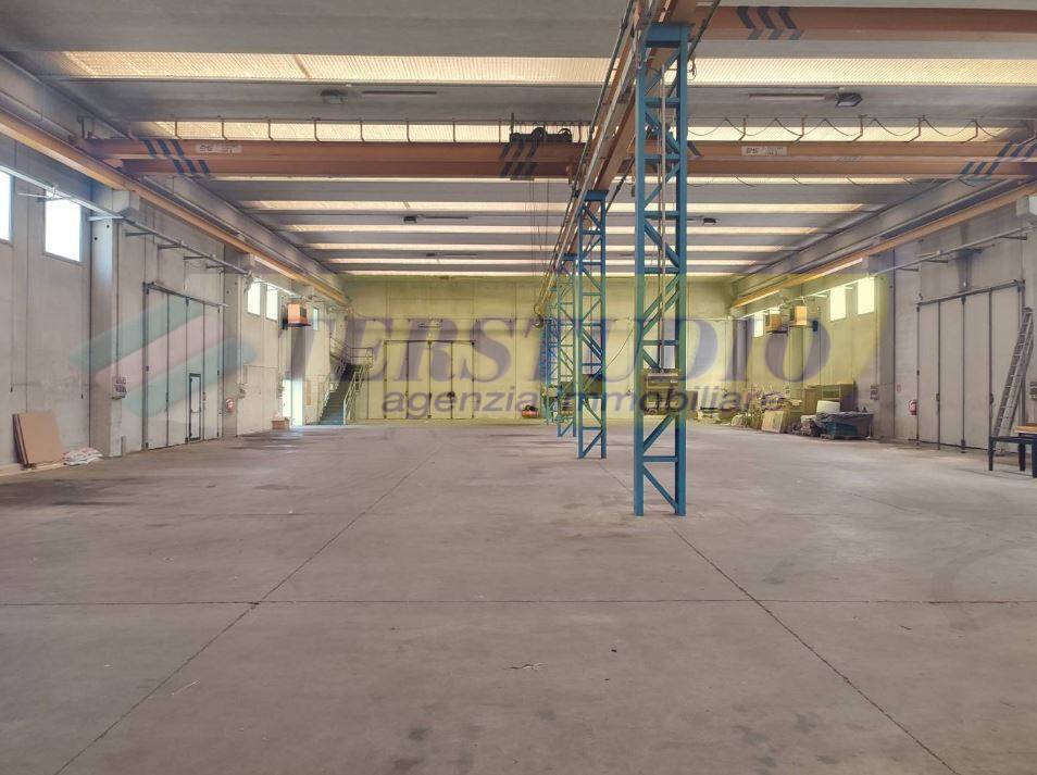 capannone in affitto a Brivio